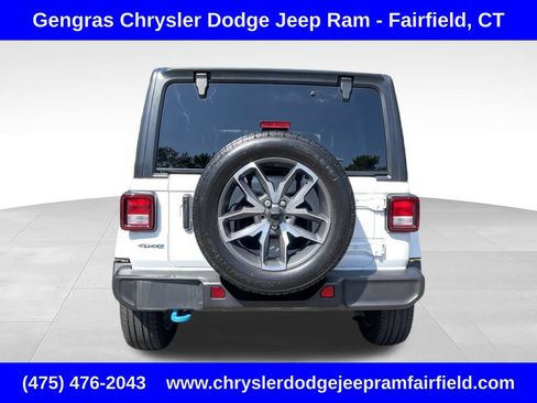 Used 2024 Jeep Wrangler Unlimited w/ Convenience Group AWD/4WD image 5