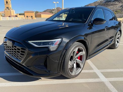 Used 2024 Audi Q8 e-tron Prestige w/ Prestige Package image 2