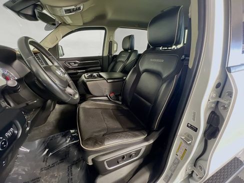 Used 2022 RAM 1500 Laramie AWD/4WD image 9