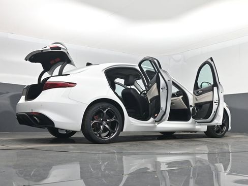 Used 2018 Alfa Romeo Giulia Ti Sport w/ Quick Order Package 22S Sport image 60