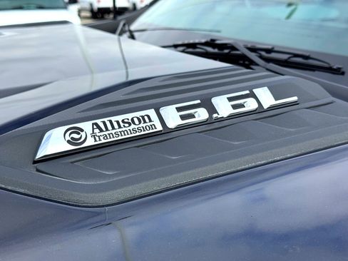 Used 2024 Chevrolet Silverado 2500 ZR2 image 3