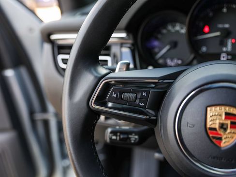Certified 2023 Porsche Macan AWD/4WD image 21