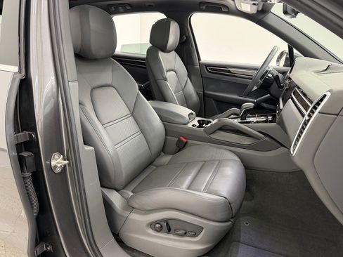 Certified 2023 Porsche Cayenne AWD/4WD image 26
