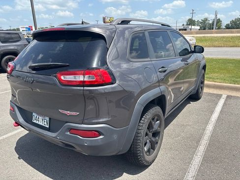 Used 2016 Jeep Cherokee Trailhawk w/ Comfort/Convenience Group AWD/4WD image 5