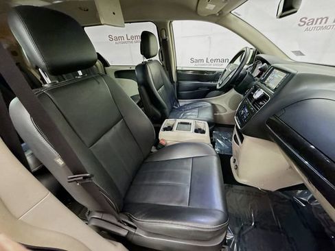 Used 2016 Chrysler Town & Country Touring w/ Driver Convenience Group image 30