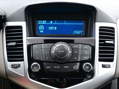 Used 2014 Chevrolet Cruze LS image 18