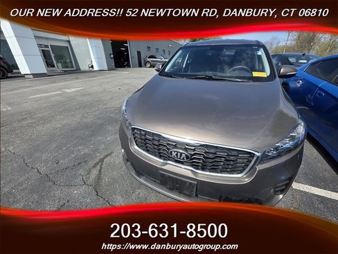 Used 2019 Kia Sorento LX image 2