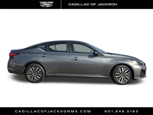 Used 2025 Nissan Altima 2.5 SV image 4