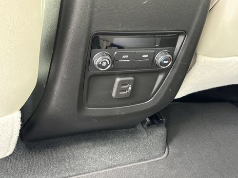 Used 2024 Buick Enclave Essence w/ Technology Package FWD image 12