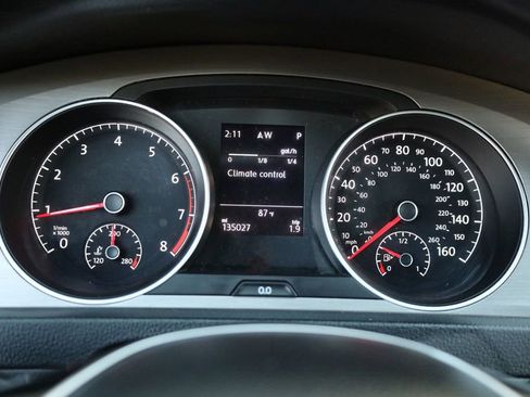 Used 2016 Volkswagen Golf S image 37