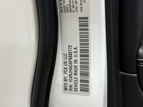 Used 2023 Jeep Grand Cherokee Altitude AWD/4WD image 28