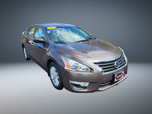 Used 2015 Nissan Altima 2.5 S w/ Sport Value Package FWD image 1