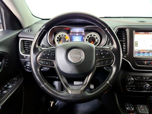 Used 2019 Jeep Cherokee Trailhawk image 14