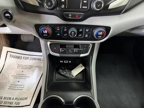 Used 2023 GMC Terrain SLT AWD/4WD image 30