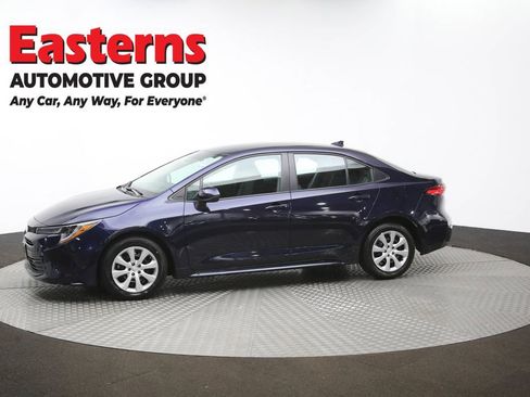 Used 2025 Toyota Corolla LE image 57