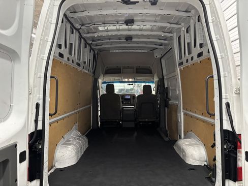 Used 2021 Nissan NV 2500 SV image 33