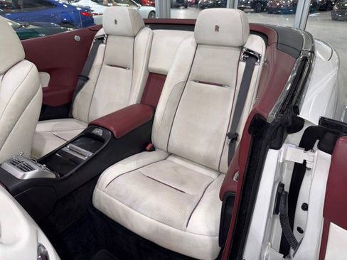Used 2017 Rolls-Royce Dawn image 11