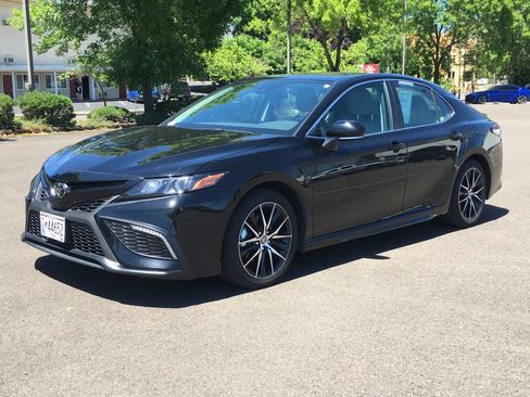 Used 2024 Toyota Camry SE AWD/4WD image 1