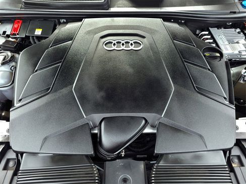 Used 2020 Audi Q8 Premium Plus image 35