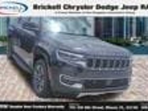 Used 2024 Jeep Wagoneer L Series II RWD image 2