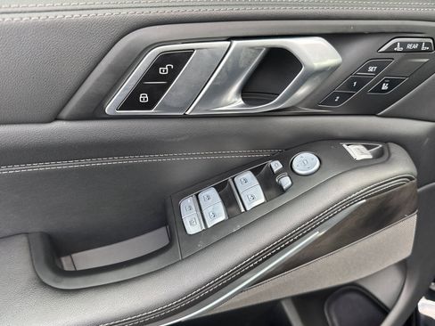 Used 2024 BMW X7 xDrive40i w/ M Sport Package image 10