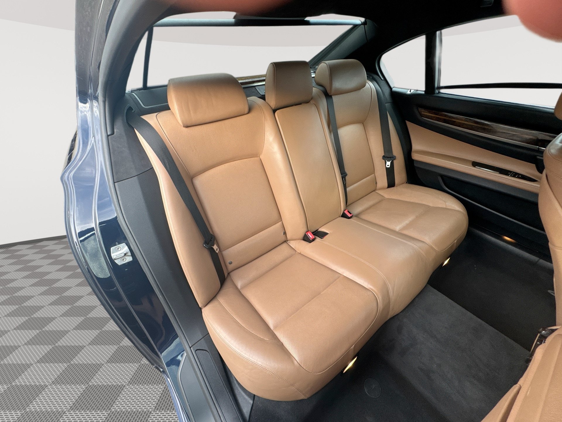 Used 2015 BMW 750Li xDrive AWD/4WD image 27