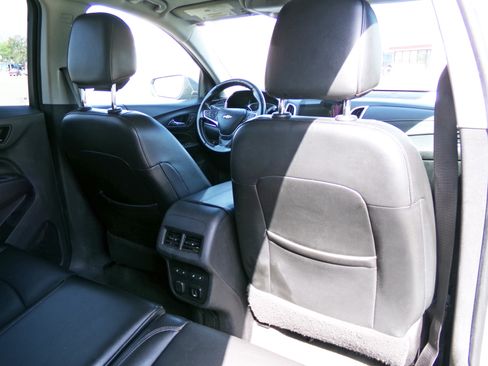 Used 2018 Chevrolet Equinox Premier image 14