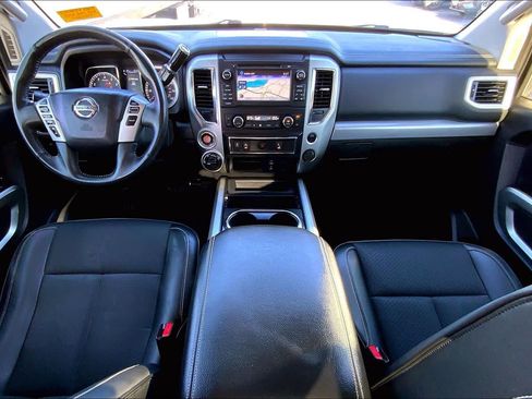 Used 2018 Nissan Titan PRO-4X image 14