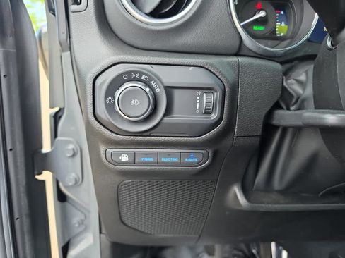 Used 2023 Jeep Wrangler Unlimited Sahara AWD/4WD image 22