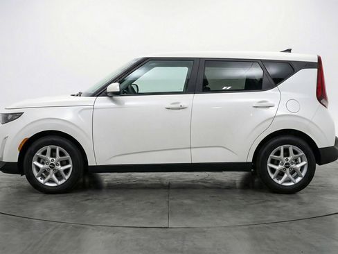 Used 2025 Kia Soul LX w/ LX Technology Package FWD image 5