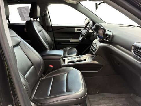 Used 2021 Ford Explorer XLT w/ Equipment Group 202A AWD/4WD image 13