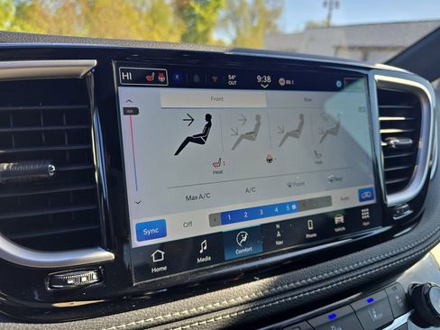 Used 2024 Chrysler Pacifica Limited FWD image 19