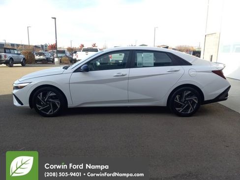 Used 2025 Hyundai Elantra Sport image 6
