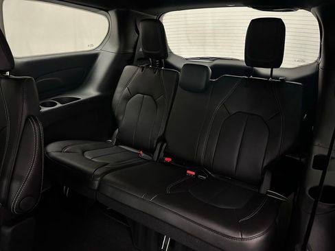 New 2026 Chrysler Pacifica Select FWD image 15