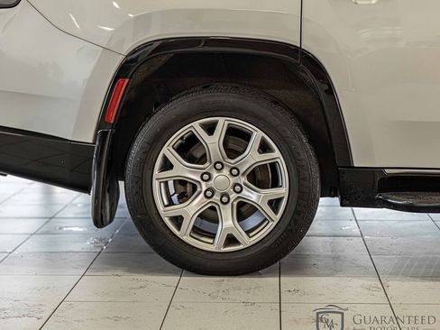 Used 2022 Jeep Wagoneer Series II w/ Flexible Seating Group image 11