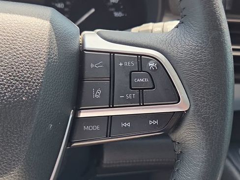 Used 2025 Toyota Sienna XLE w/ XLE Plus Package FWD image 26