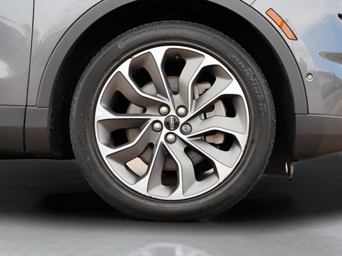 Used 2023 Lincoln Nautilus Reserve AWD/4WD image 9