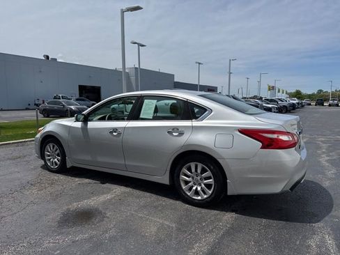 Used 2017 Nissan Altima 2.5 S w/ Power Driver Seat Package FWD image 4