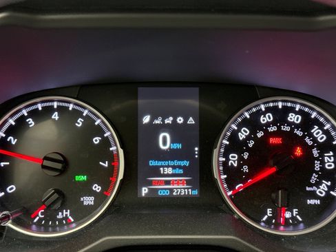Used 2022 Toyota RAV4 XLE AWD/4WD image 9