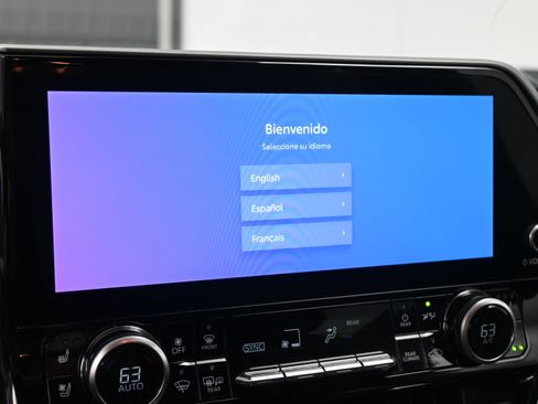 Used 2023 Toyota Highlander L image 12