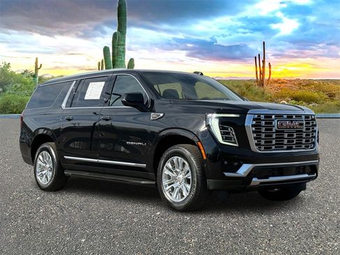 Used 2025 GMC Yukon XL Denali image 2