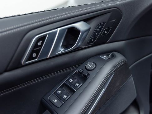 Used 2022 BMW X5 xDrive40i w/ M Sport Package image 12