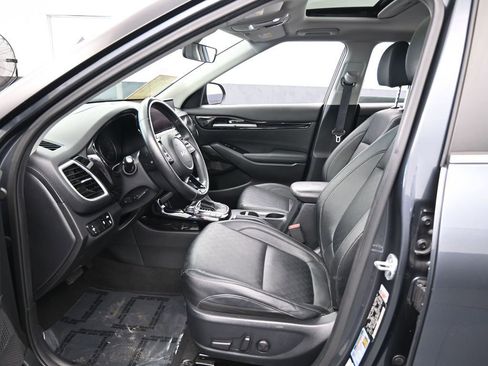 Used 2022 Kia Seltos EX image 12