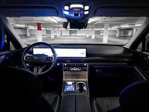 Used 2025 Genesis GV80 2.5T Prestige image 3