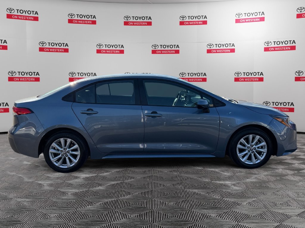 Used 2025 Toyota Corolla LE w/ LE Premium Package FWD image 4