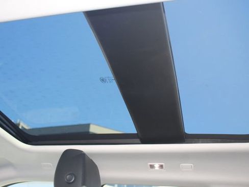 Used 2025 Land Rover Range Rover Evoque Dynamic SE image 24