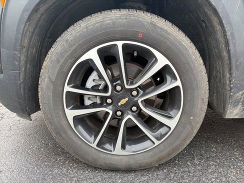 Used 2025 Chevrolet TrailBlazer LT AWD/4WD image 9