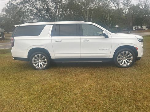 Used 2022 Chevrolet Suburban Premier image 7