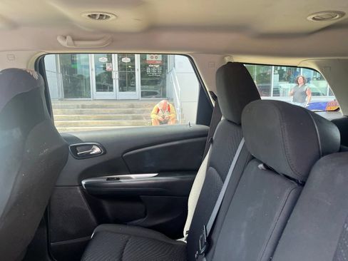 Used 2018 Dodge Journey SXT w/ Connectivity Group FWD image 10