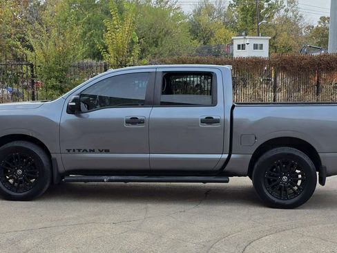 Used 2018 Nissan Titan SV w/ SV Convenience Package image 6
